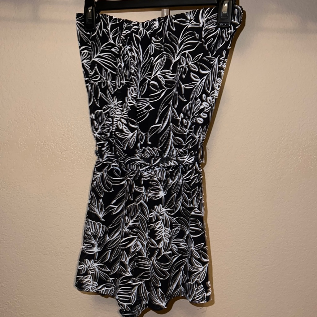 Strapless Romper With Leaf Pattern